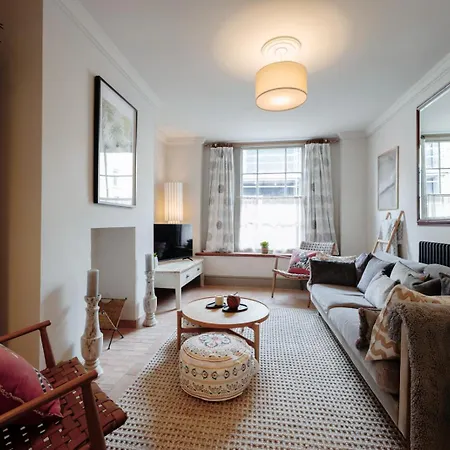 The Lime House: Rustic Cliftonwood Abode Apartment Bristol