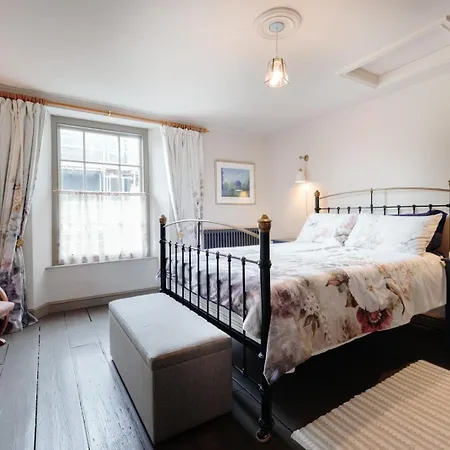 The Lime House: Rustic Cliftonwood Abode Apartment Bristol