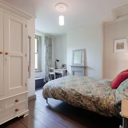 The Lime House: Rustic Cliftonwood Abode Apartment