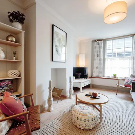 Apartment The Lime House: Rustic Cliftonwood Abode *