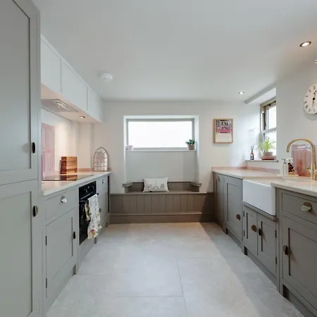 Apartment The Lime House: Rustic Cliftonwood Abode