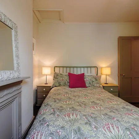 Apartment The Lime House: Rustic Cliftonwood Abode *